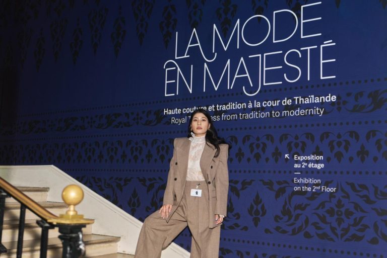 ครั้งแรกแห่งประวัติศาสตร์  “ราชพัสตราสู่สากล La Mode en Majesté: Royal Thai Dress from Tradition to Modernity” เปิดให้เข้าชมแล้ว ณ Musée des Arts Decoratis @madparis กรุงปารีส สาธารณรัฐฝรั่งเศส  ตั้งแต่วันที่ 13 พฤษภาคม – 1 พฤศจิกายน 2569